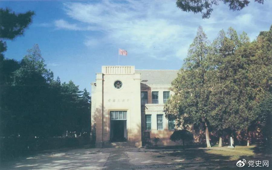 楊家?guī)X革命舊址，位于延安城西北約3公里，是中共中央1938年11月至1947年3月的所在地。